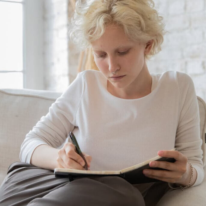 writer-template-woman-figure